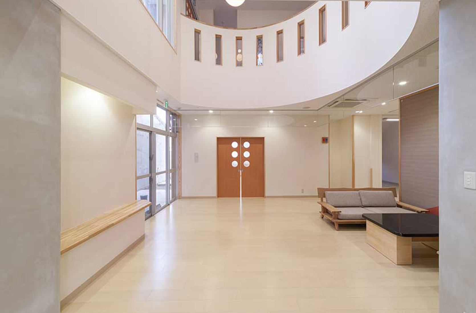 あいされて　こどもは　おおきくなる